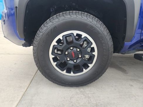 Used 2025 Toyota Tacoma TRD Off-Road image 18