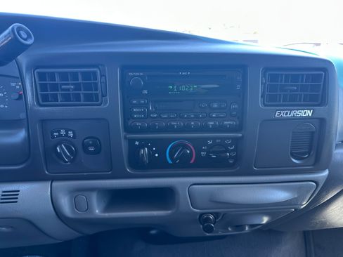 Used 2004 Ford Excursion XLT AWD/4WD image 14