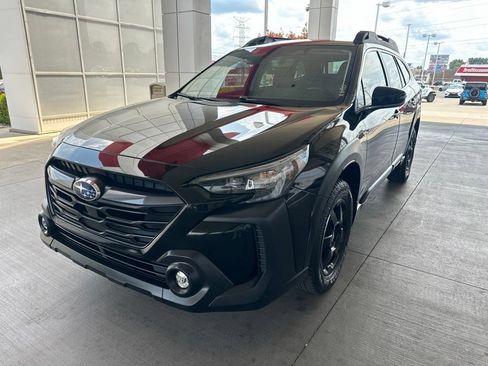 Used 2025 Subaru Outback Premium AWD/4WD image 3