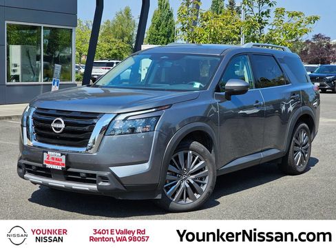 Used 2025 Nissan Pathfinder SL w/ SL Premium Package AWD/4WD image 1