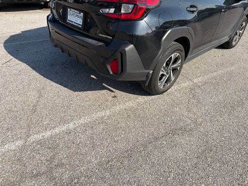 Used 2024 Subaru Crosstrek 2.0i Premium AWD/4WD image 3