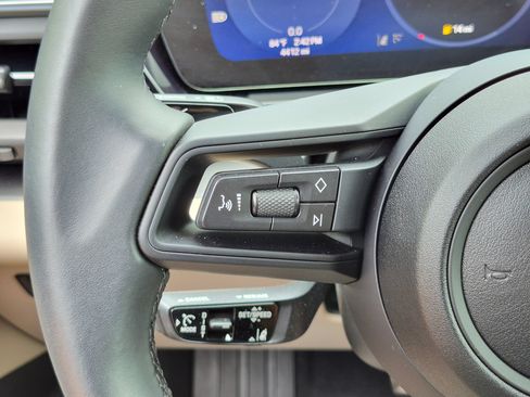 Certified 2025 Porsche Macan Electric RWD image 9