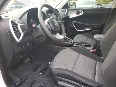 Used 2022 Kia Soul LX image 17