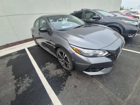Used 2023 Nissan Sentra SR w/ Trunk Package FWD image 2