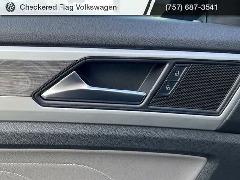 Used 2022 Volkswagen Atlas Cross Sport SE w/ Panoramic Sunroof Package image 15