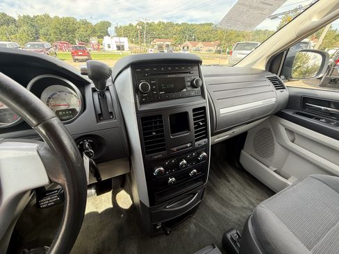 Used 2008 Dodge Grand Caravan SXT FWD image 18
