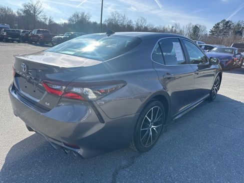 Used 2023 Toyota Camry SE image 5