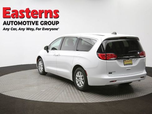 Used 2023 Chrysler Voyager LX image 64
