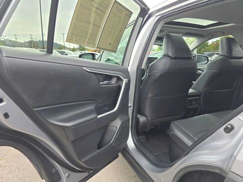 Used 2022 Toyota RAV4 XLE Premium AWD/4WD image 15
