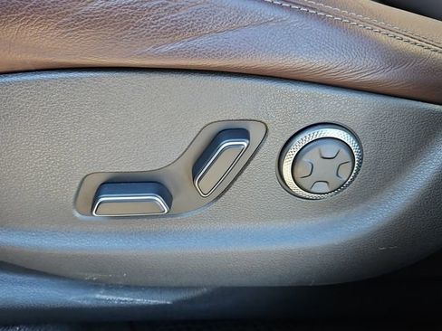 Used 2023 Genesis GV70 2.5T Advanced w/ Advanced Package image 12