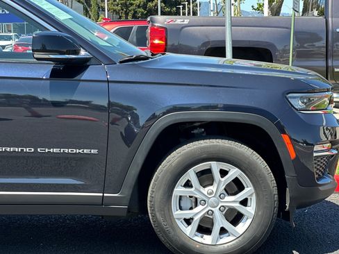 Used 2023 Jeep Grand Cherokee Limited w/ Trailer Tow Prep Group (B) AWD/4WD image 35