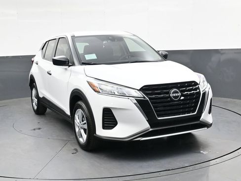 Used 2025 Nissan Kicks Play S image 1