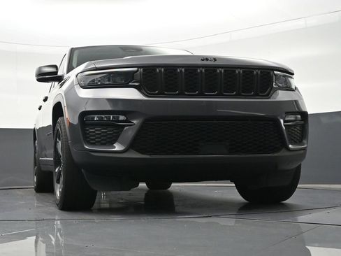 Used 2023 Jeep Grand Cherokee Limited w/ Black Appearance Package image 31