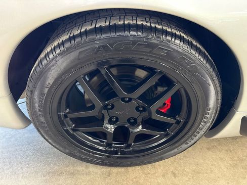 Used 2002 Chevrolet Corvette Z06 w/ Memory Pkg image 39