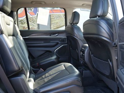 Used 2021 Jeep Grand Cherokee L Limited AWD/4WD image 16