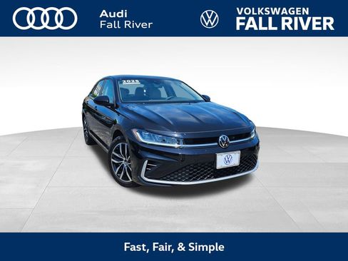 Used 2025 Volkswagen Jetta SE FWD image 1