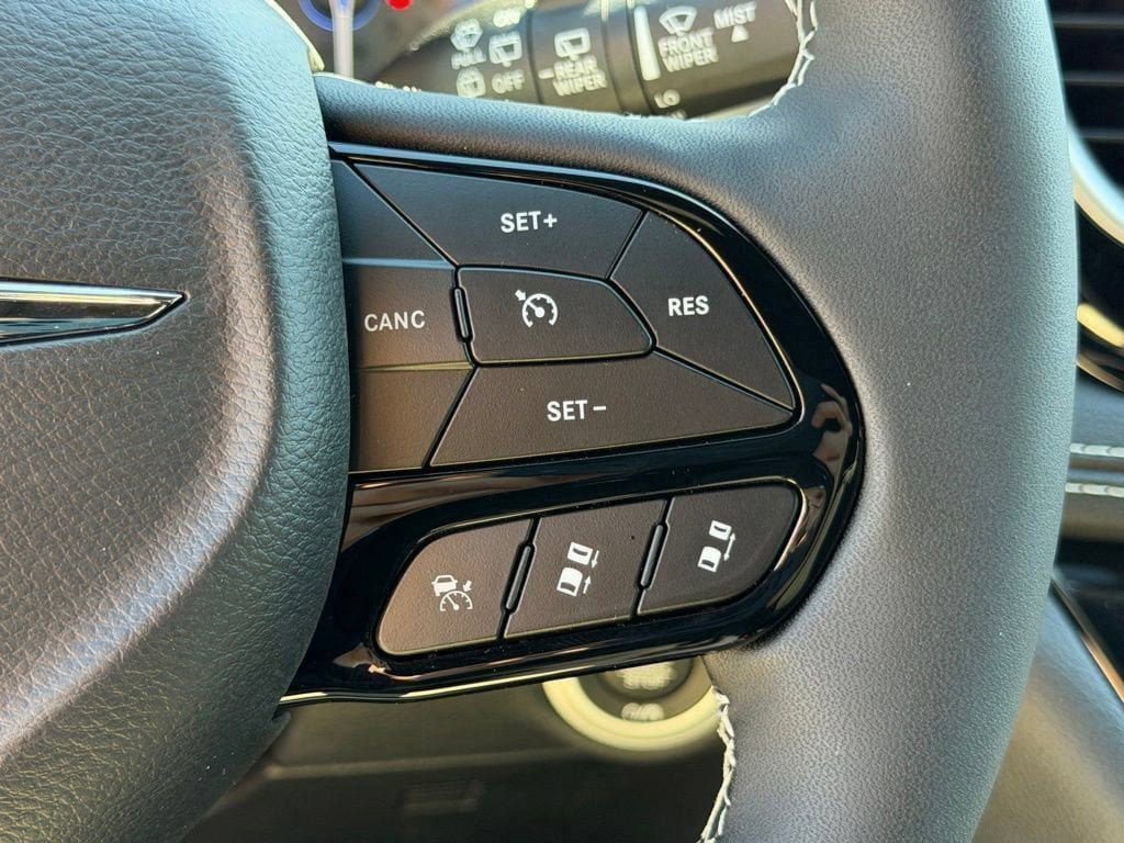 New 2026 Chrysler Pacifica Select w/ S Appearance Package FWD image 18