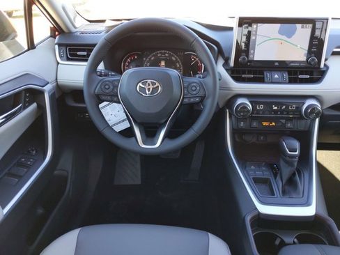 Used 2021 Toyota RAV4 Limited image 16