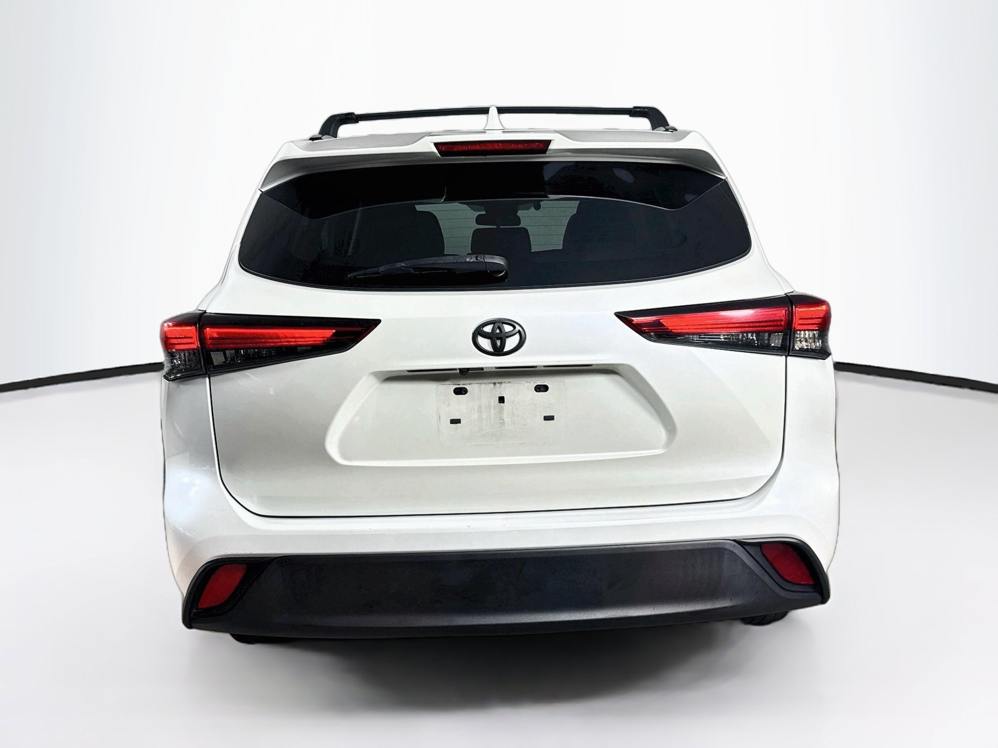 Used 2021 Toyota Highlander L FWD image 30