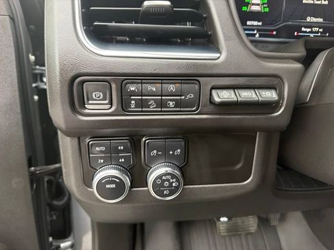 Used 2022 GMC Yukon AT4 w/ Technology Package AWD/4WD image 12