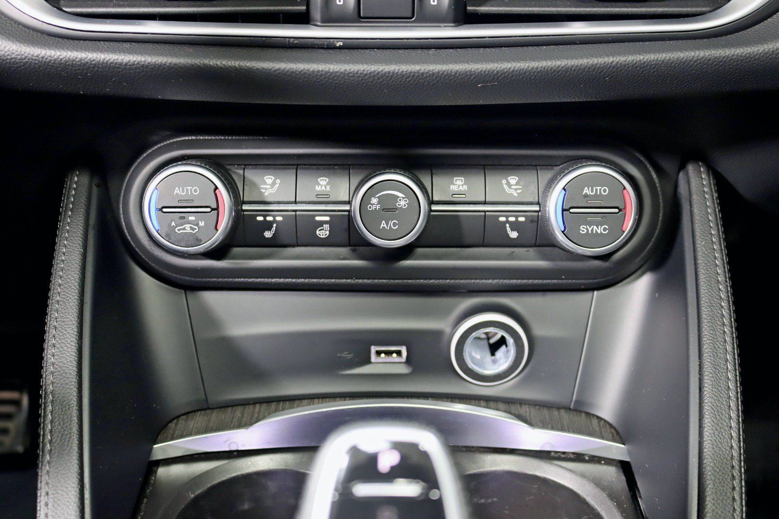 Used 2022 Alfa Romeo Stelvio Ti AWD/4WD image 23
