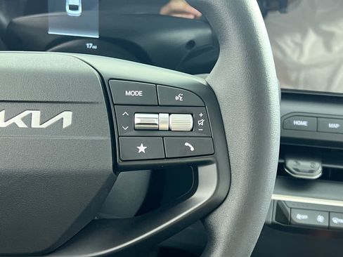 New 2026 Kia K4 LXS image 19