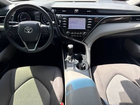 Used 2018 Toyota Camry LE FWD image 11