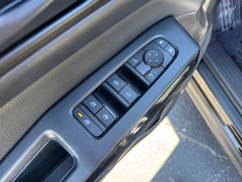 Used 2024 Nissan Pathfinder SV image 11