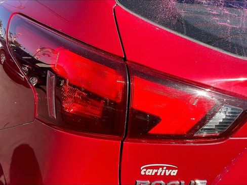 Used 2018 Nissan Rogue Sport SV w/ SV Technology Package image 30