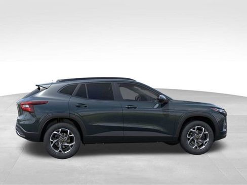 New 2026 Chevrolet Trax LT image 5