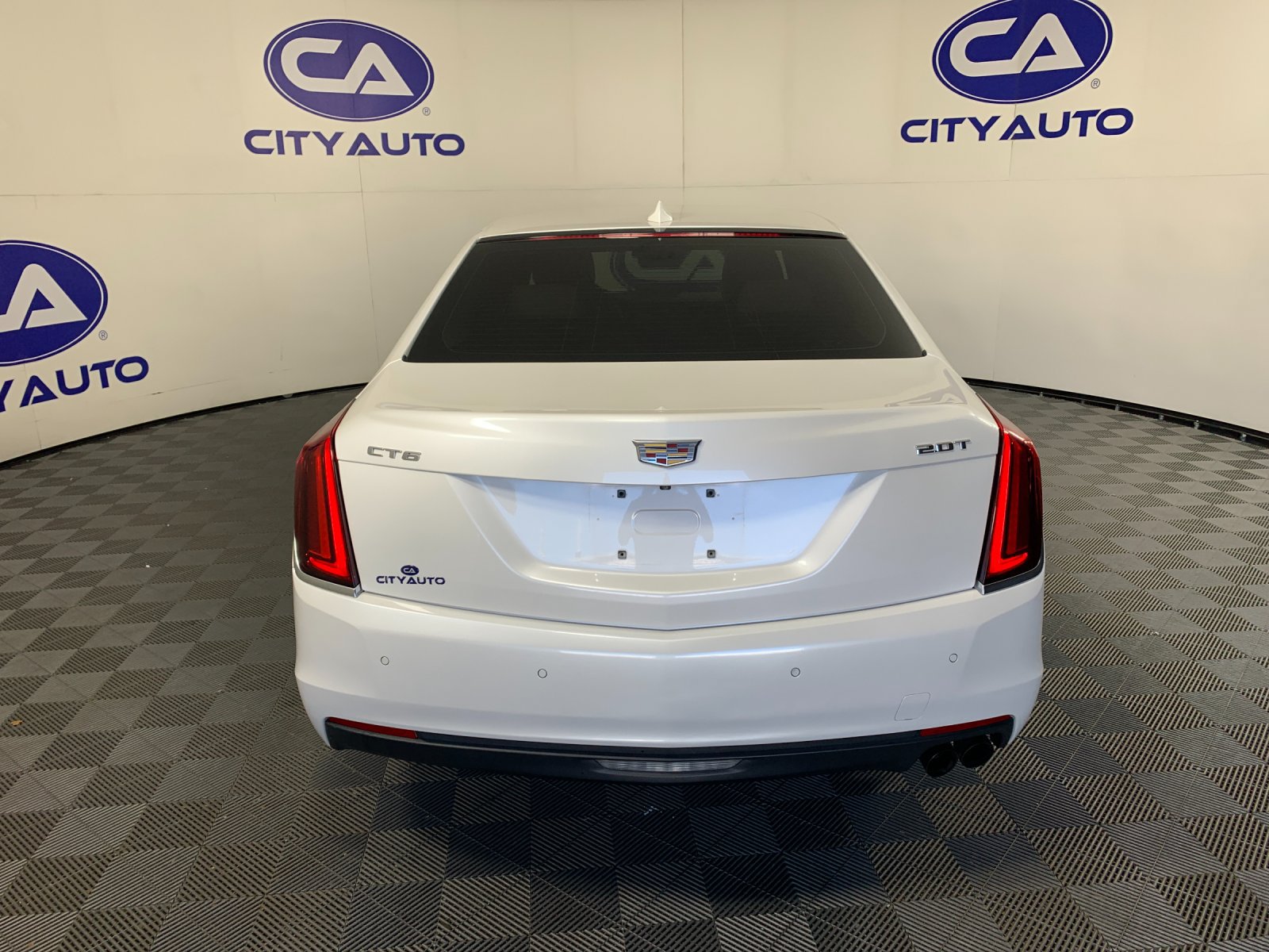 Used 2018 Cadillac CT6 2.0T RWD image 4