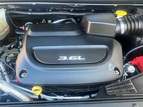 Used 2017 Chrysler Pacifica Touring image 35