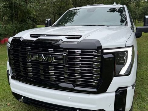 Used 2025 GMC Sierra 2500 Denali Ultimate AWD/4WD image 1