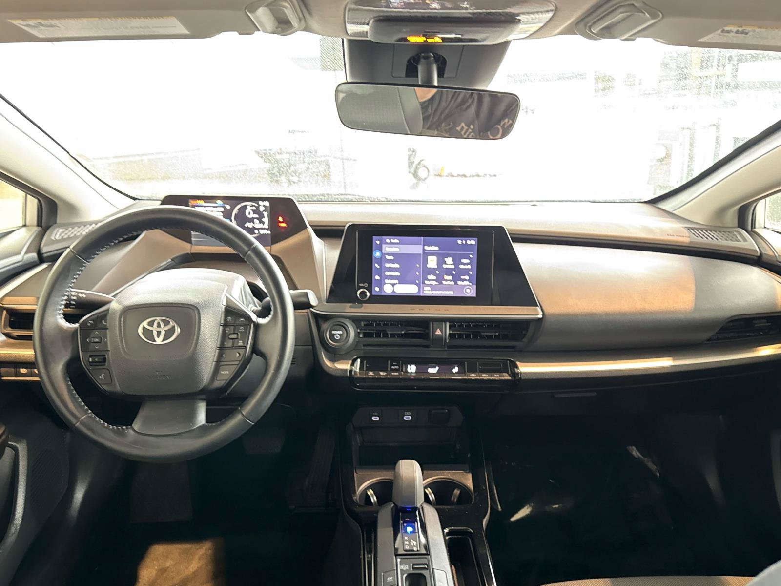 Used 2025 Toyota Prius LE FWD image 14