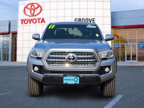 Used 2017 Toyota Tacoma TRD Off-Road w/ Tow Package (A/T) AWD/4WD image 9