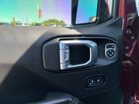 Used 2021 Jeep Gladiator Overland AWD/4WD image 12