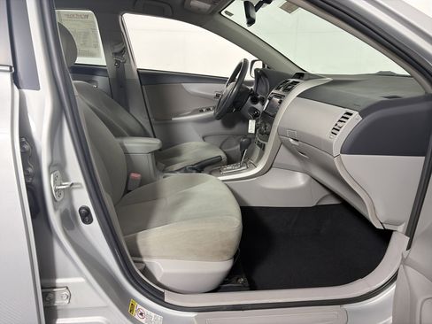 Used 2013 Toyota Corolla LE image 42