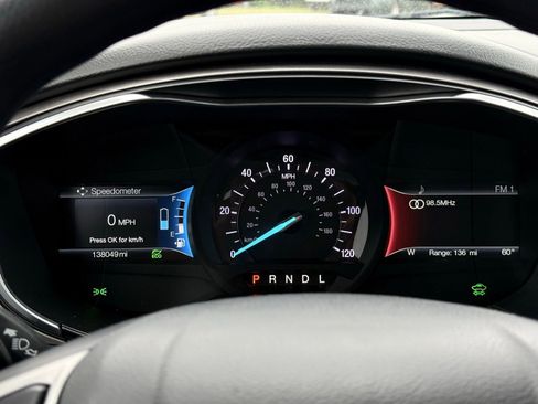 Used 2019 Ford Fusion SE FWD image 26