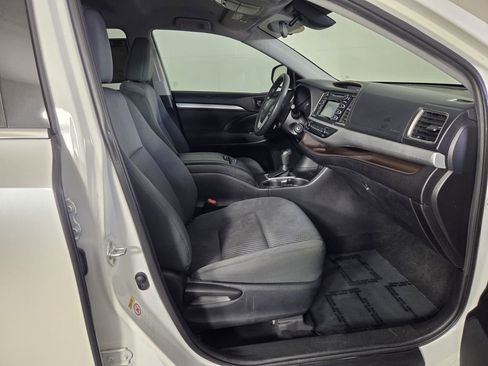 Used 2019 Toyota Highlander LE image 32