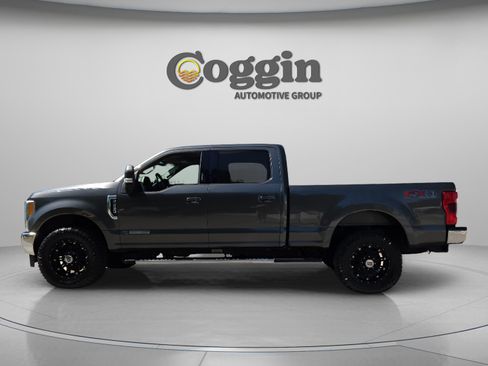 Used 2018 Ford F250 Lariat w/ Lariat Ultimate Package image 2