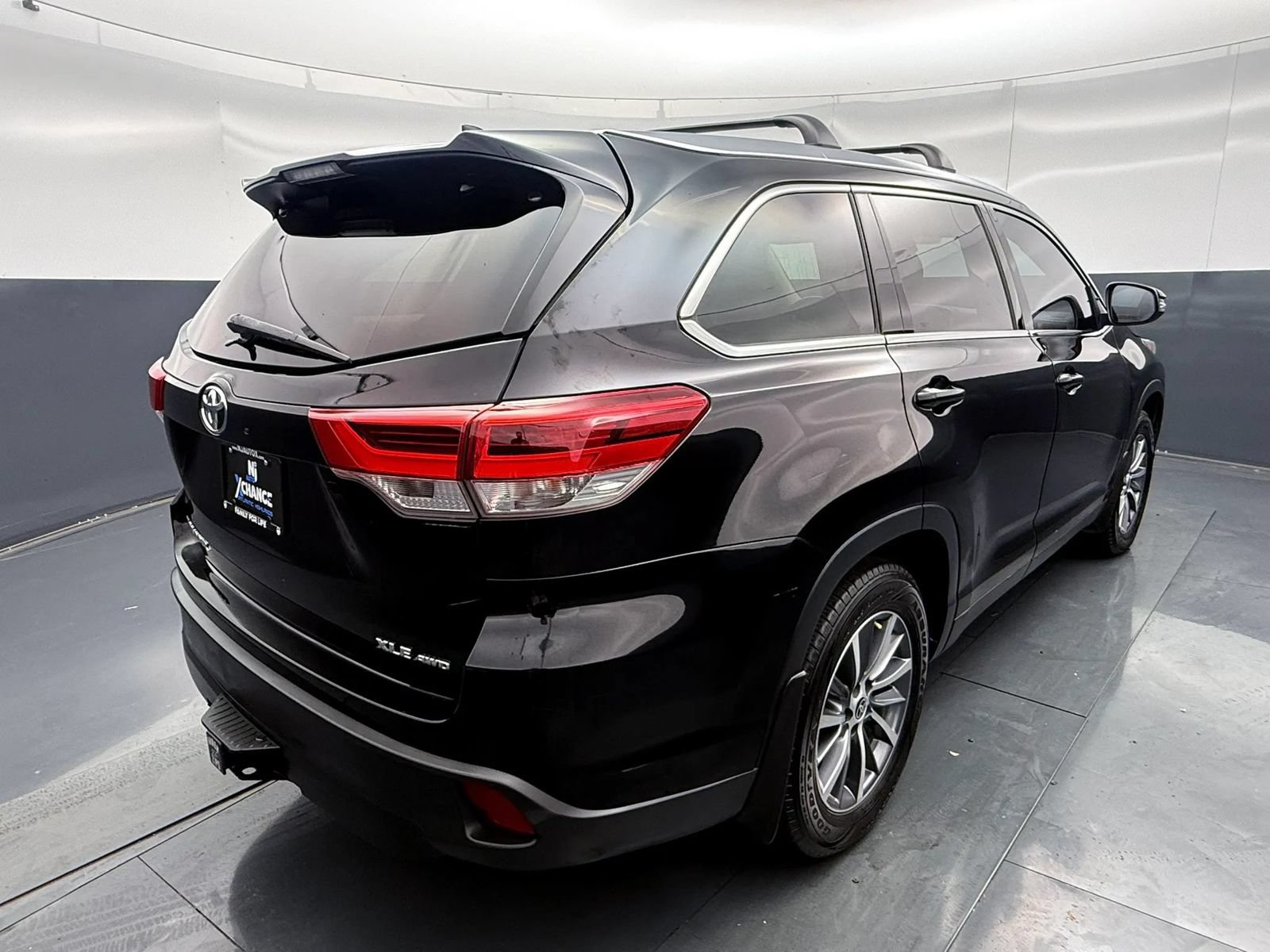 Used 2019 Toyota Highlander XLE AWD/4WD image 7