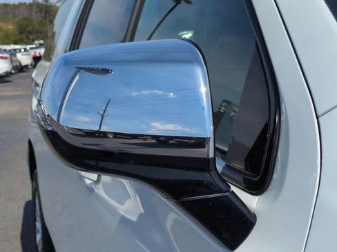 Used 2024 Chevrolet Suburban Premier image 15