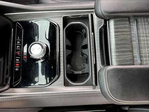 Used 2024 Jeep Wagoneer Series II w/ Flexible Seating Group RWD image 17
