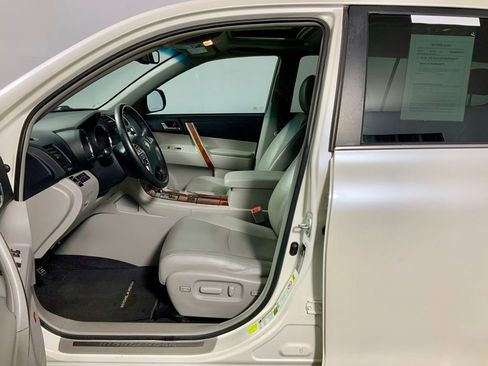 Used 2013 Toyota Highlander Limited FWD image 21
