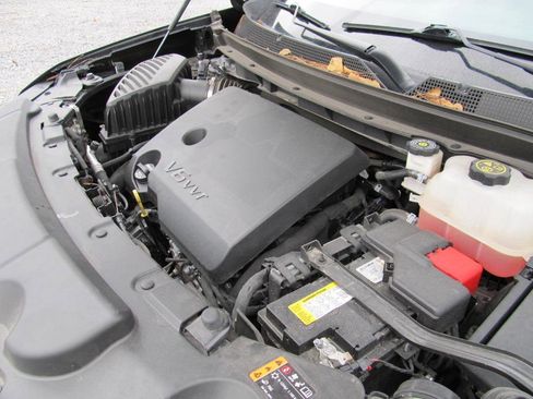 Used 2023 Chevrolet Traverse LT image 44