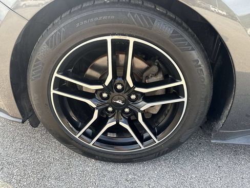 Used 2018 Ford Mustang Premium RWD image 6