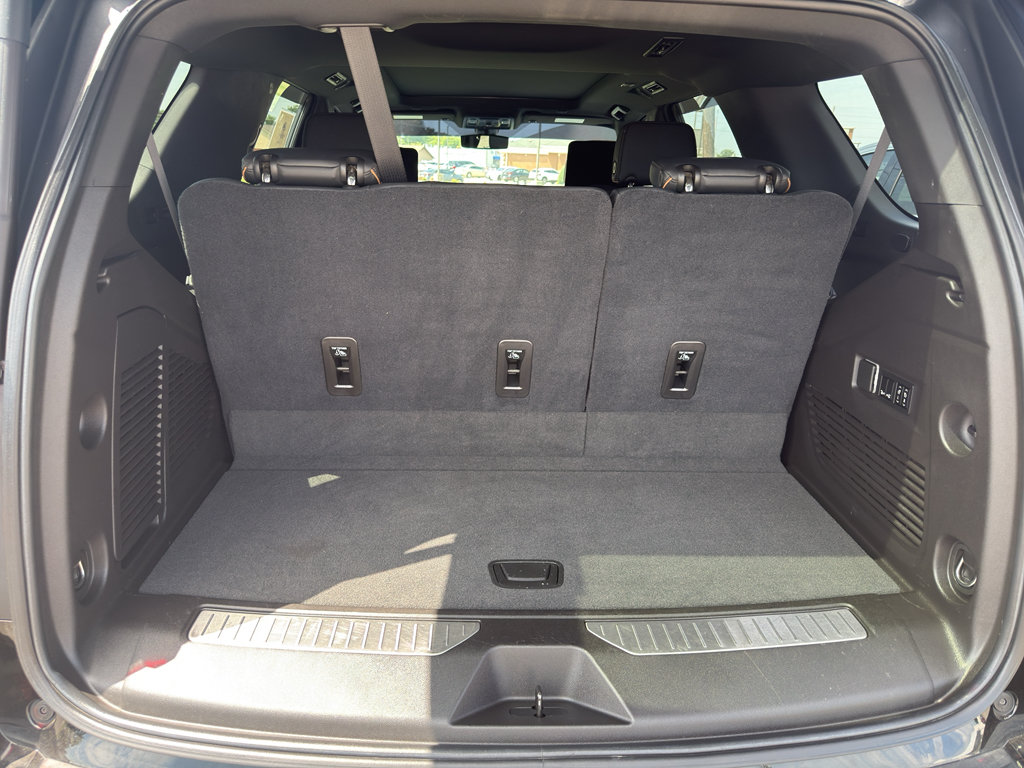 Used 2021 GMC Yukon AT4 w/ AT4 Premium Package AWD/4WD image 6