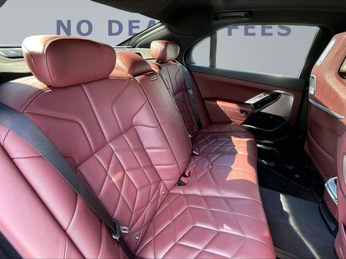 Used 2023 BMW 760i xDrive image 24