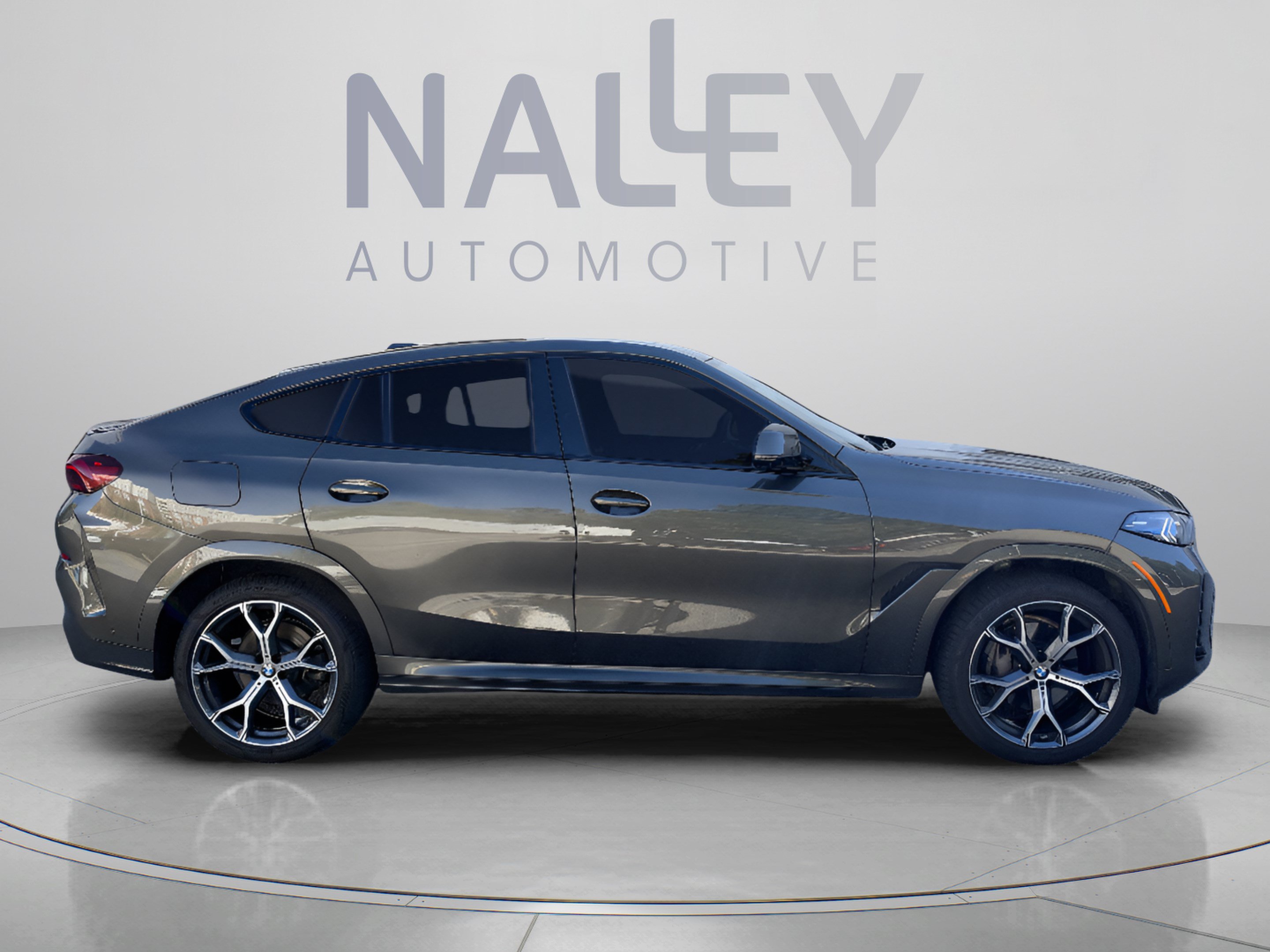 Used 2024 BMW X6 xDrive40i w/ Premium Package AWD/4WD image 4