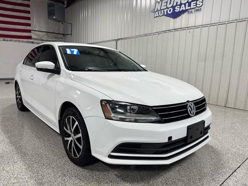Used 2017 Volkswagen Jetta SE FWD image 2